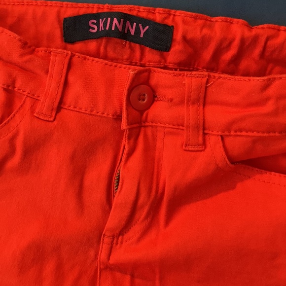 • Red pants • - Picture 2 of 5